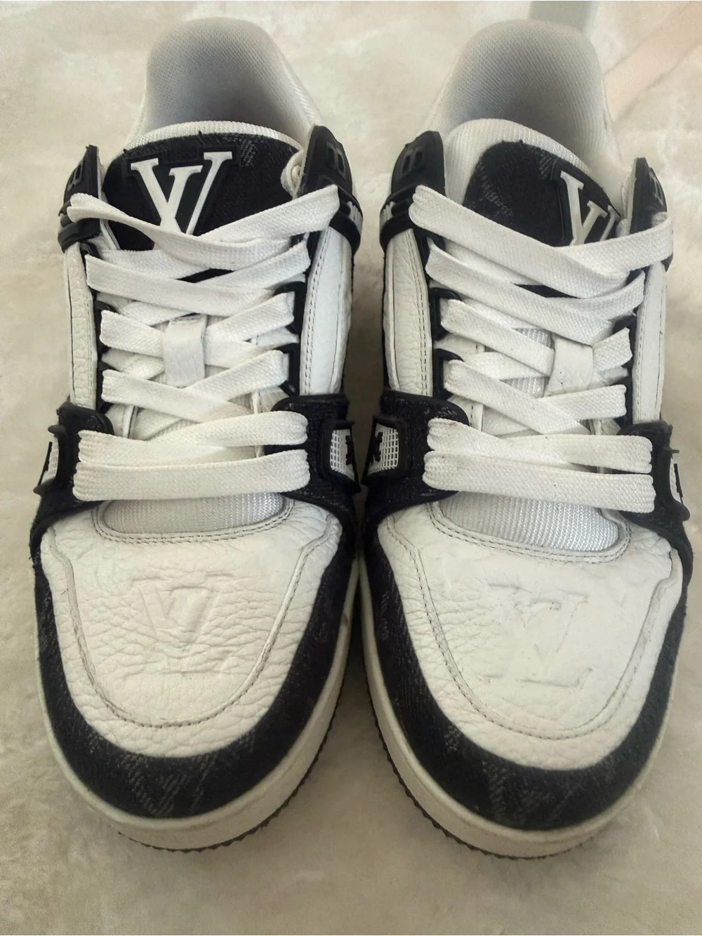 Louis Vuitton White and Black Trainers 🩷